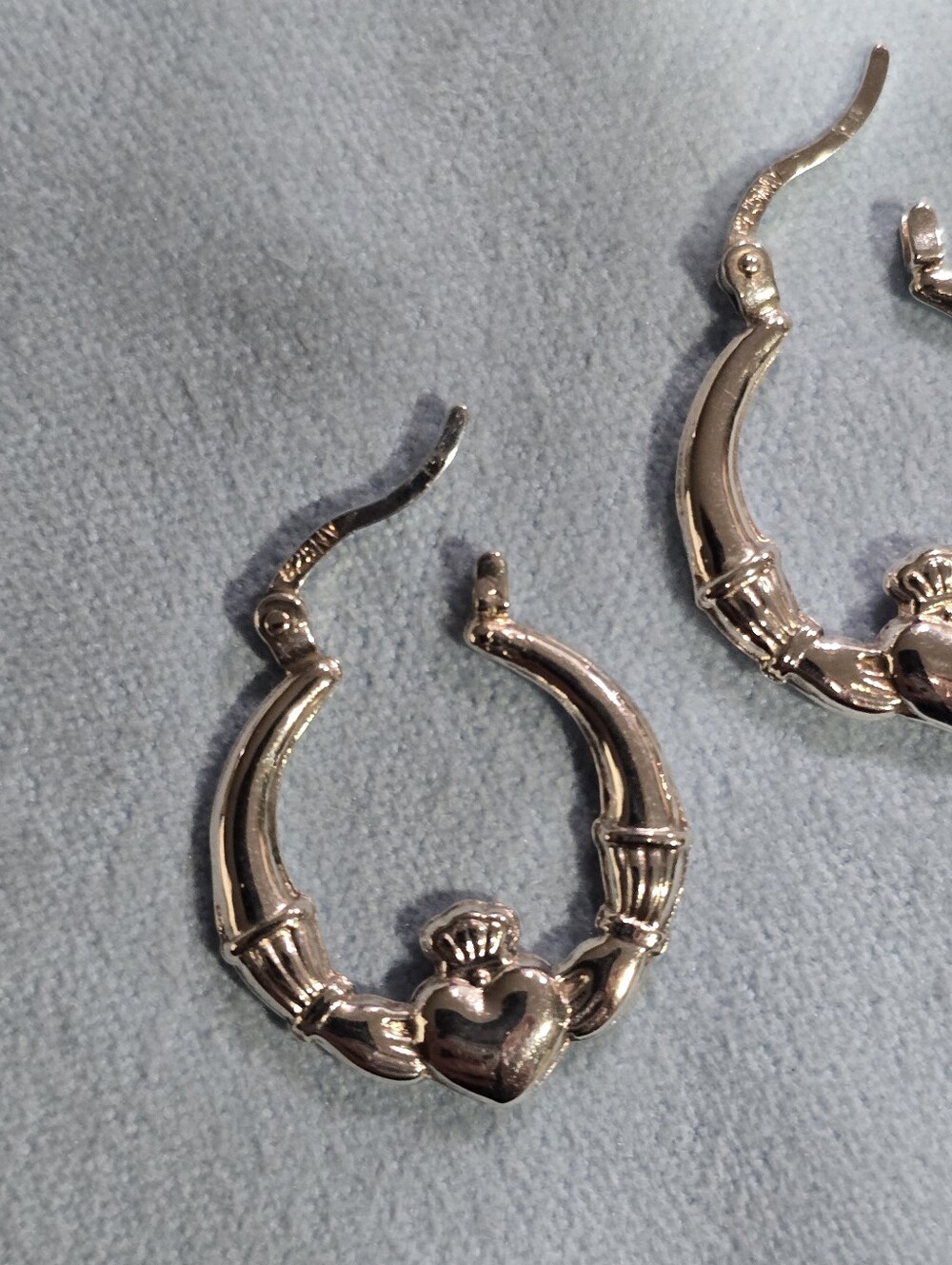 925 Silver Irish Claddagh Hoop Earrings - Picture 5 of 8